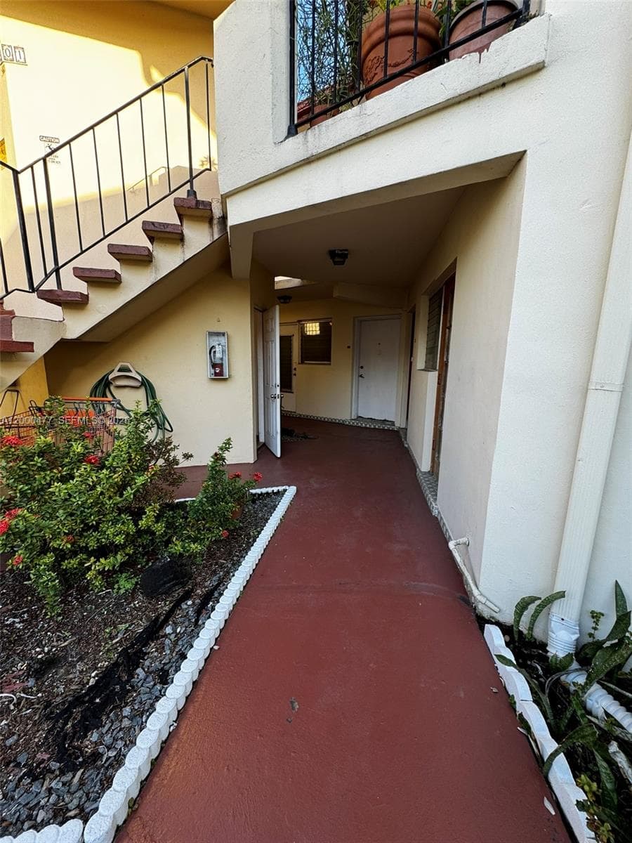 SKY LAKE GARDENS NO 1 CON · #103 in Miami - Photo 3