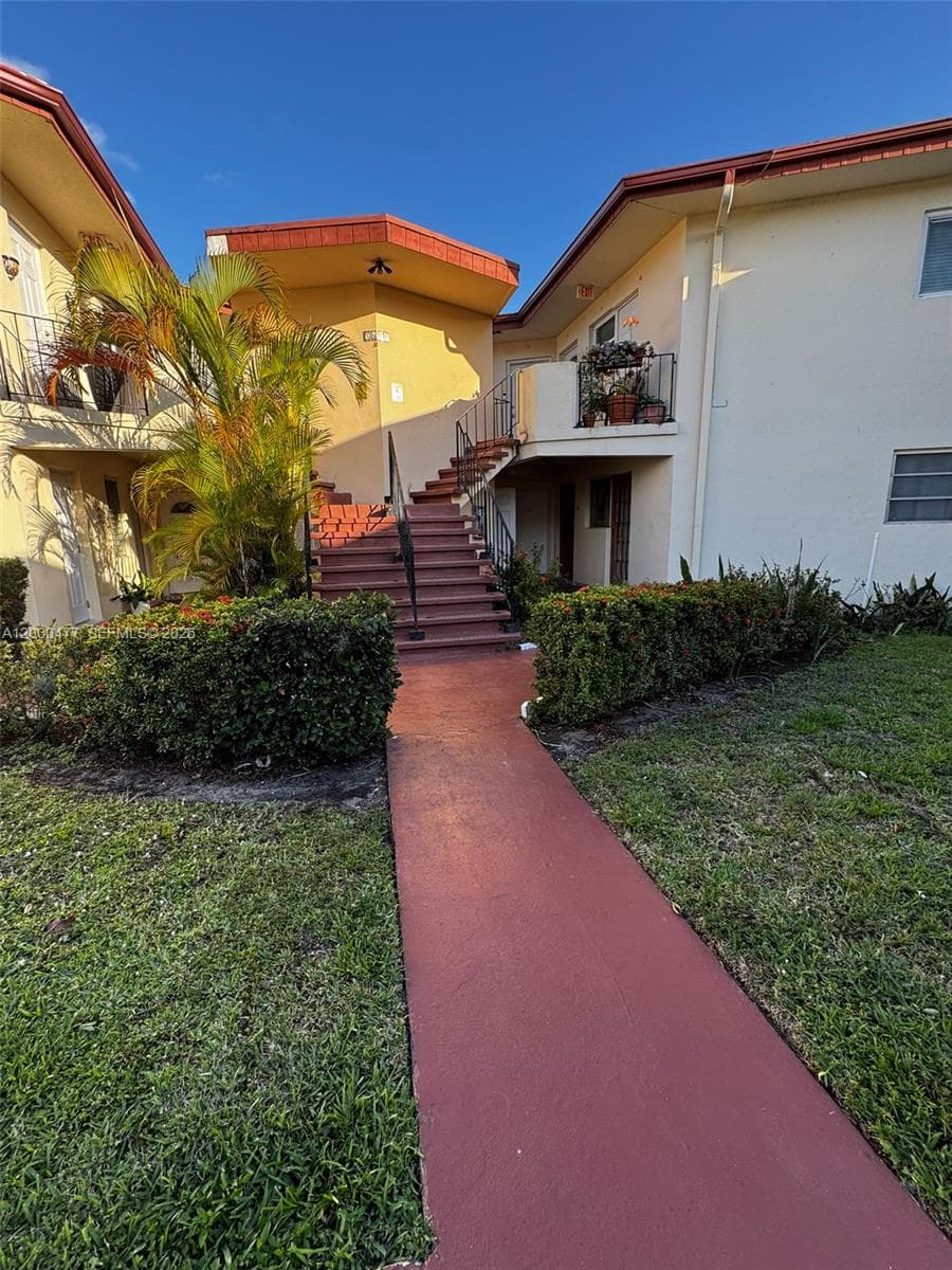 SKY LAKE GARDENS NO 1 CON · #103 in Miami - Photo 1