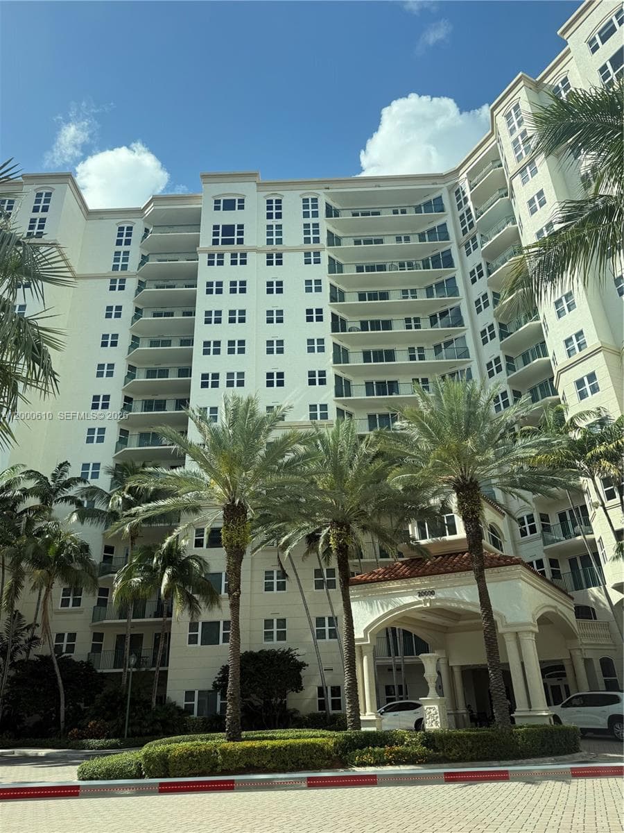 TURNBERRY VLG · #PH09 in Aventura - Photo 2
