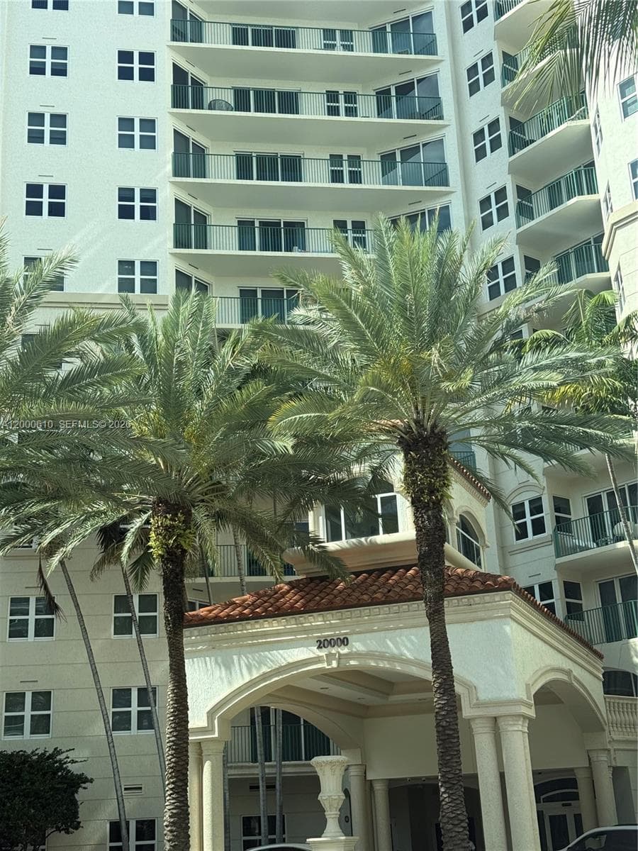 TURNBERRY VLG · #PH09 in Aventura - Photo 1