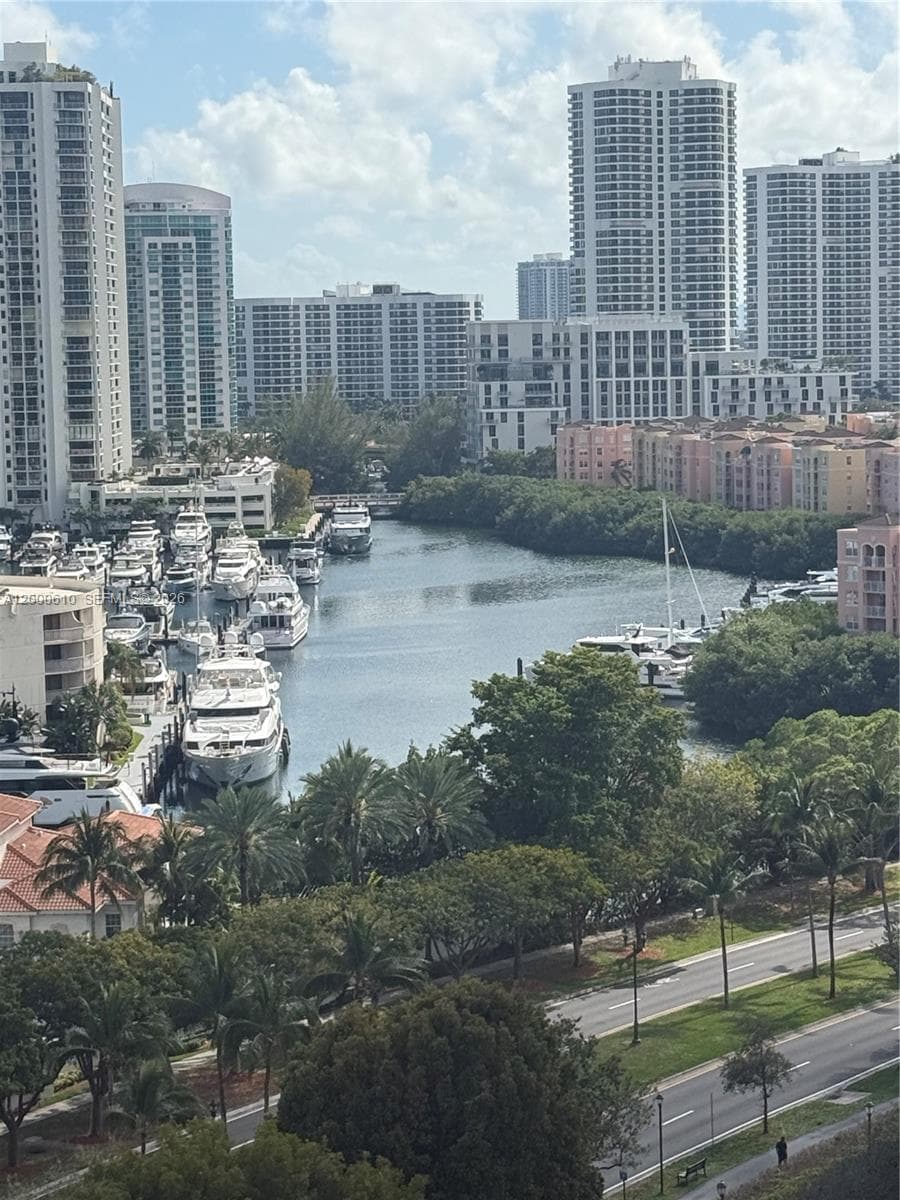 TURNBERRY VLG · #PH09 in Aventura - Photo 8
