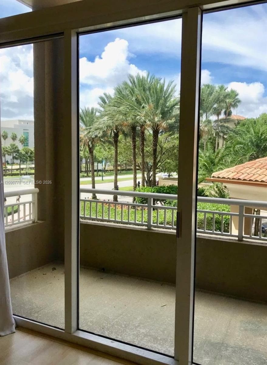 TURNBERRY ON THE GREEN CO · #210 in Aventura - Photo 12