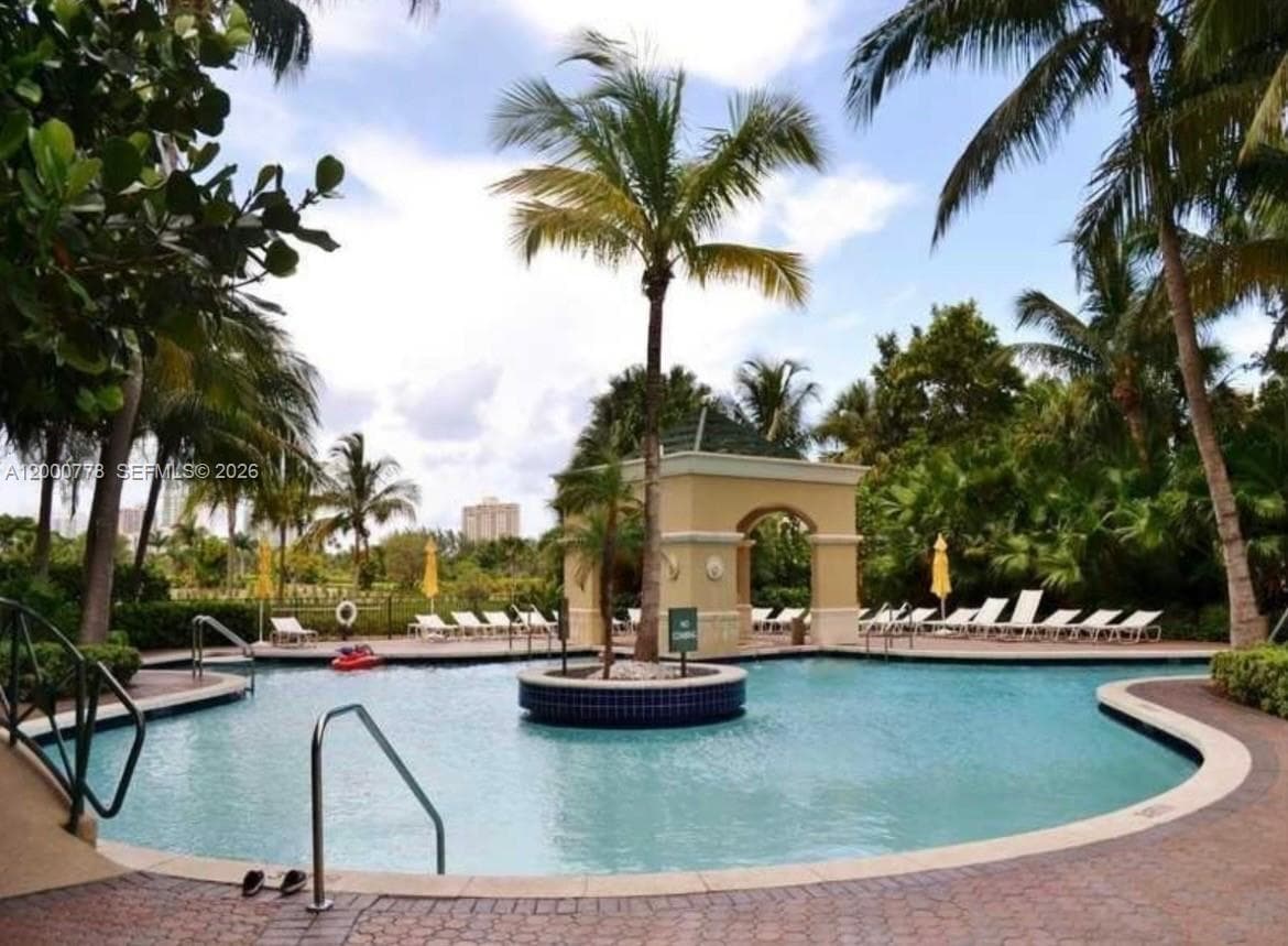 TURNBERRY ON THE GREEN CO · #210 in Aventura - Photo 4