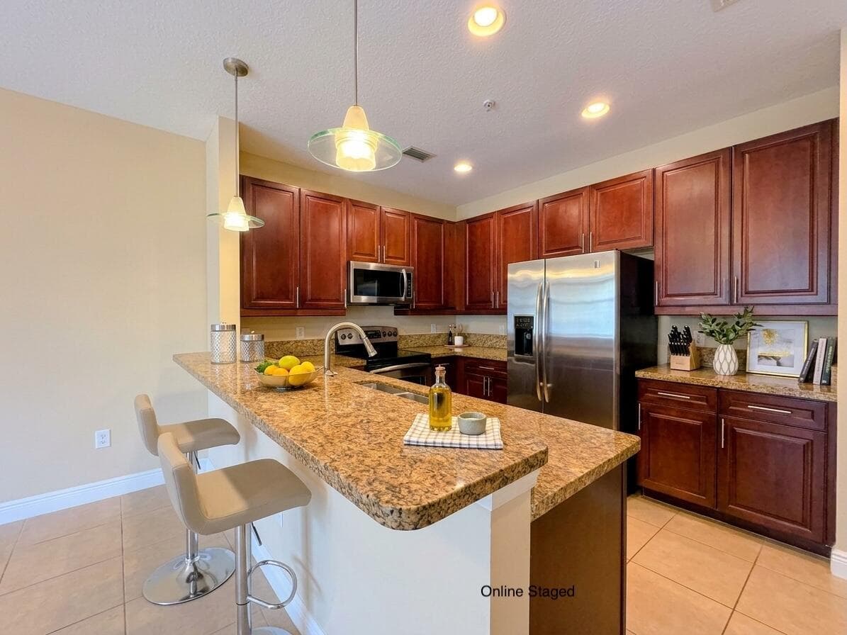 Staged Online - Kitchen