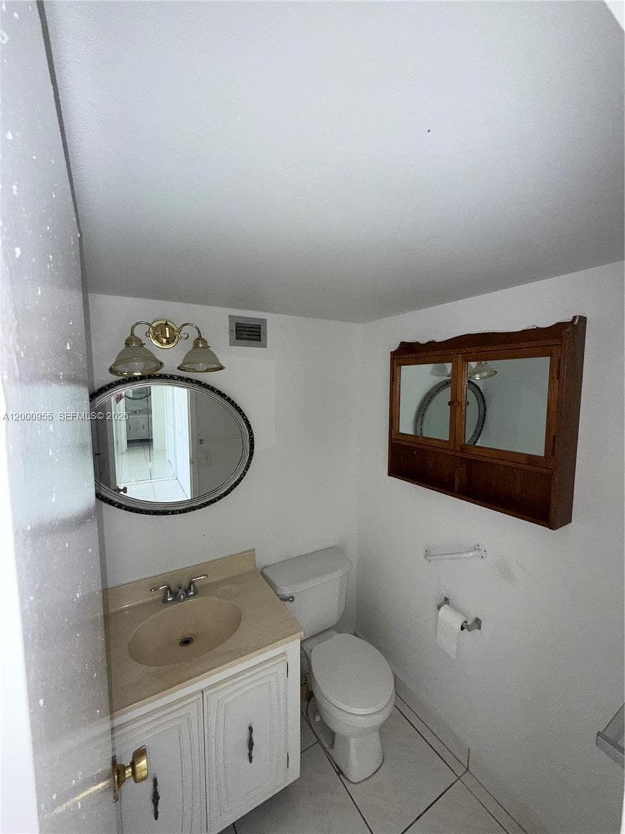 DESOTO PARK CONDO · #109 in Hallandale Beach - Photo 2