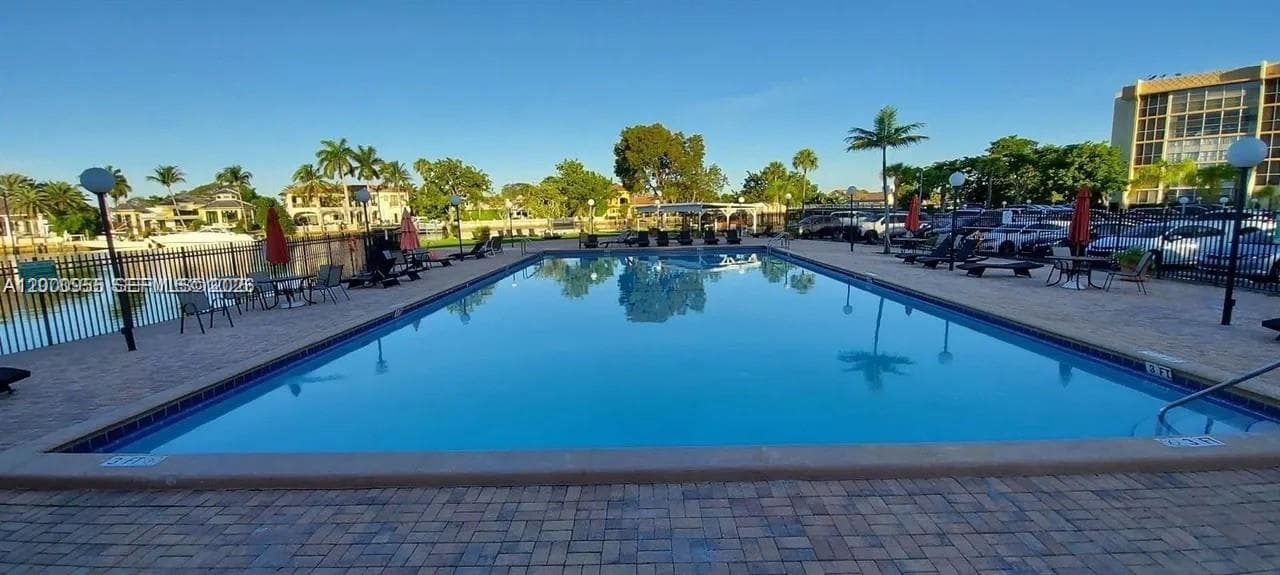 DESOTO PARK CONDO · #109 in Hallandale Beach - Photo 10