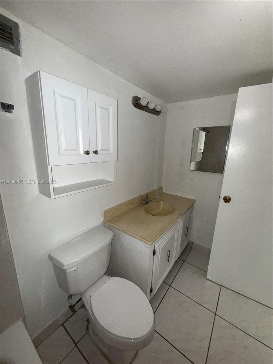 DESOTO PARK CONDO · #109 in Hallandale Beach - Photo 8