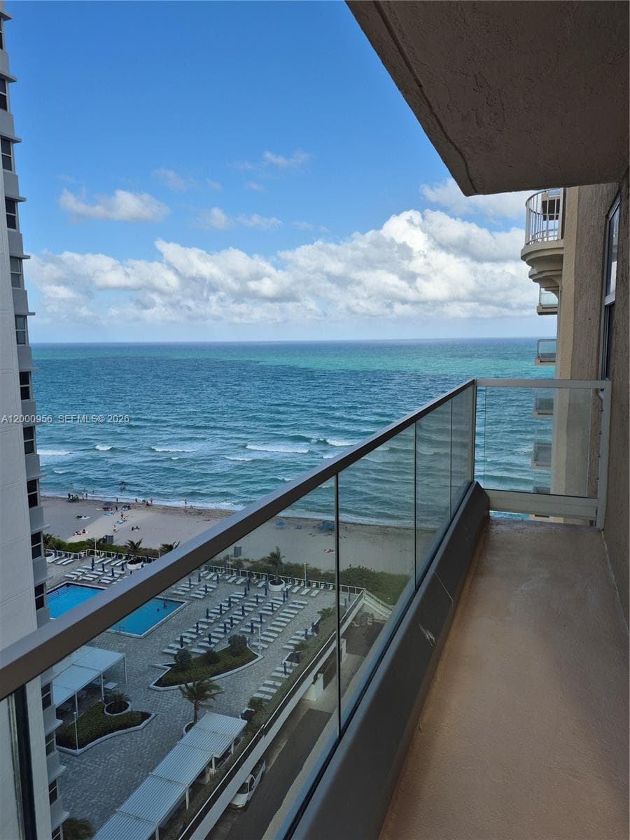Malaga Towers · #17C in Hallandale Beach - Photo 13