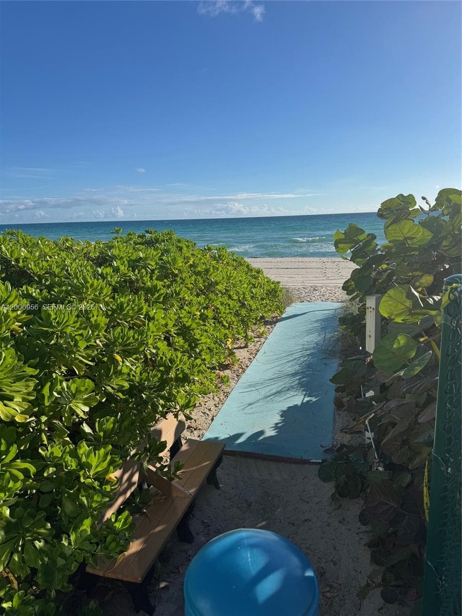 Malaga Towers · #17C in Hallandale Beach - Photo 53