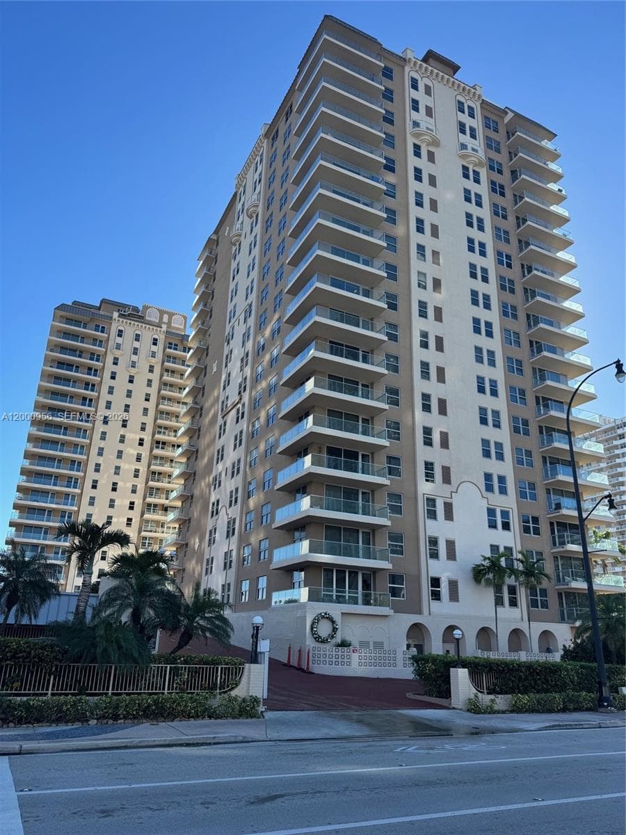 Malaga Towers · #17C in Hallandale Beach - Photo 51