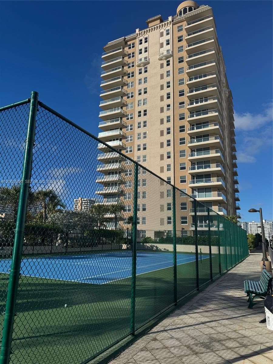 Malaga Towers · #17C in Hallandale Beach - Photo 59
