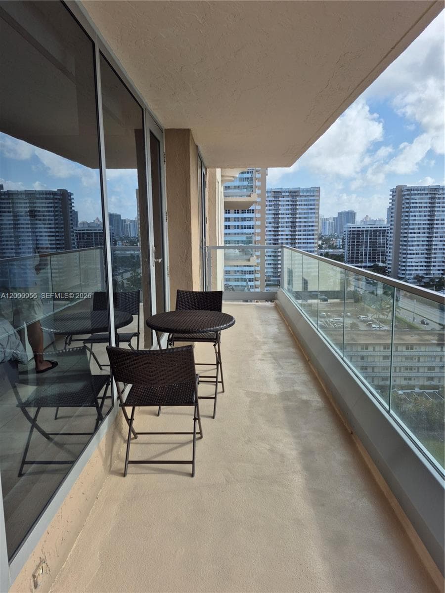 Malaga Towers · #17C in Hallandale Beach - Photo 11