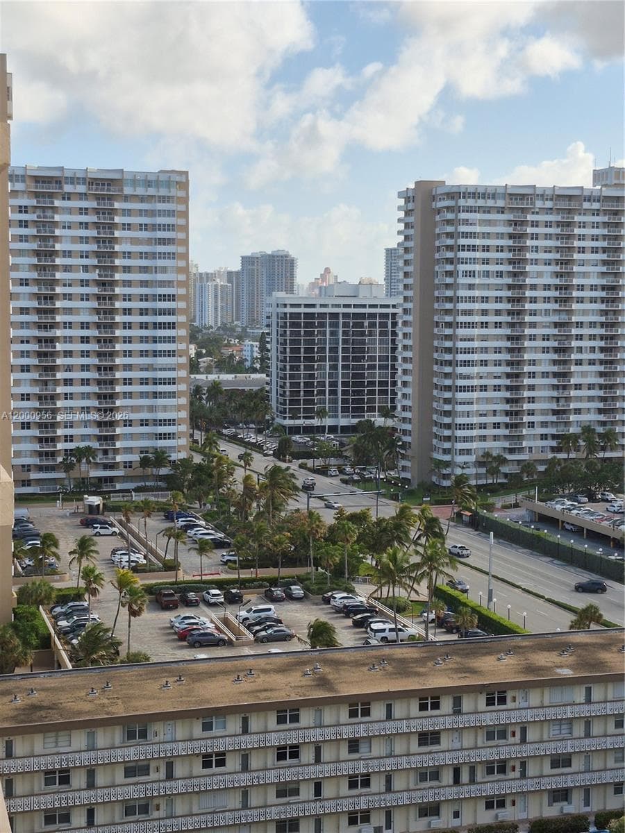 Malaga Towers · #17C in Hallandale Beach - Photo 8