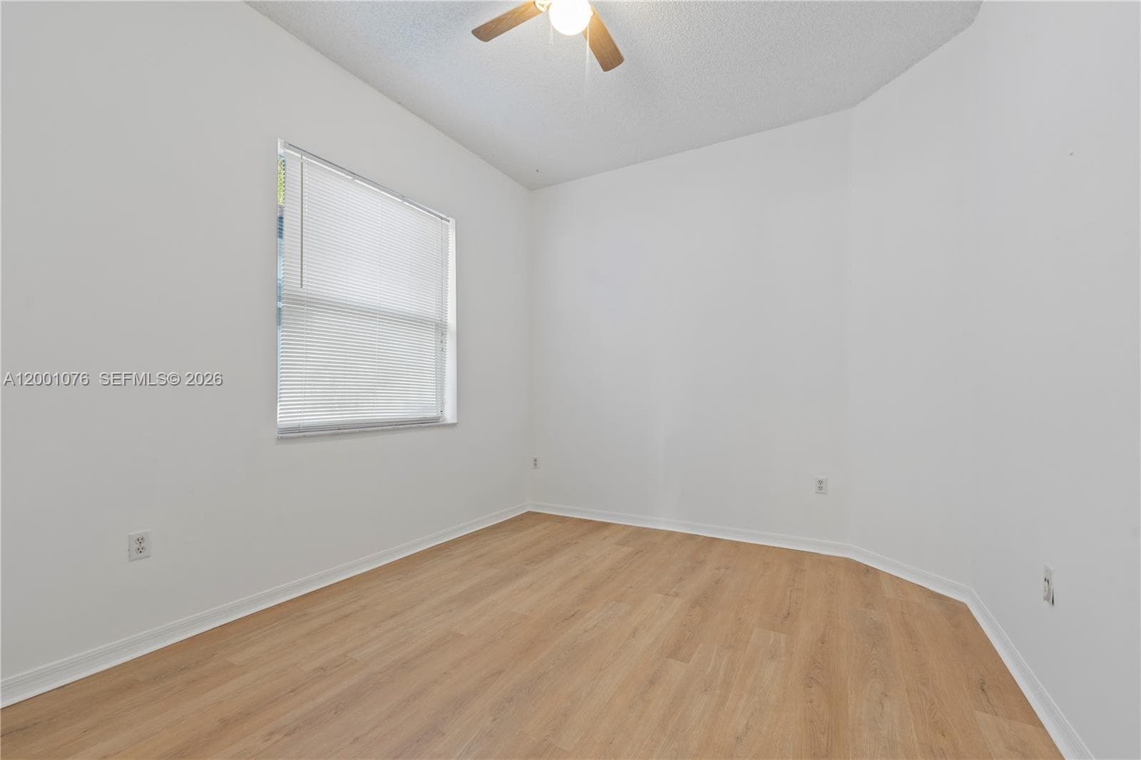 690 SE 30th Dr photo 23