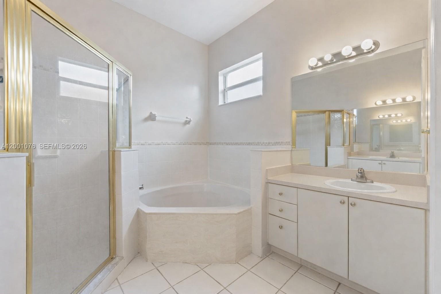 690 SE 30th Dr photo 16