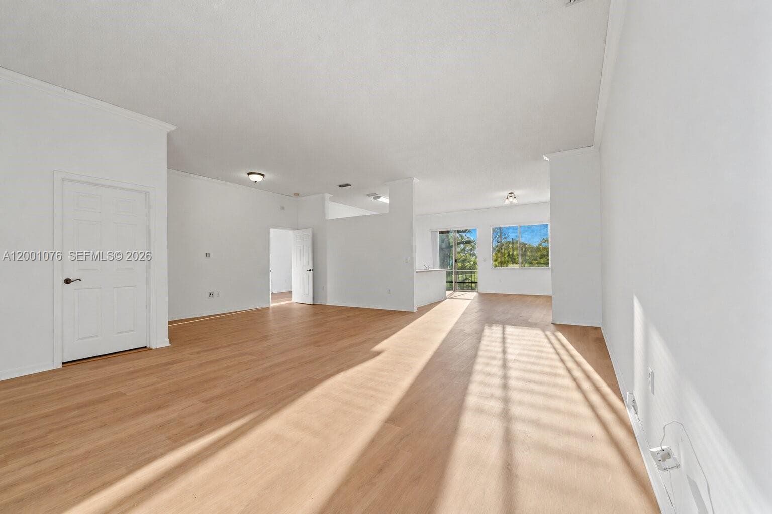 690 SE 30th Dr photo 5