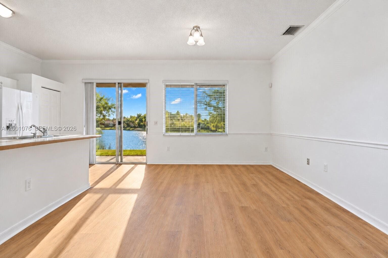 690 SE 30th Dr photo 10
