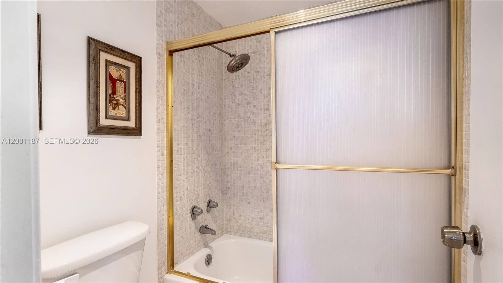 Quartz Guest FBath w/ Stand up Shower