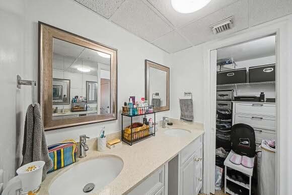 12 Bathroom (3)