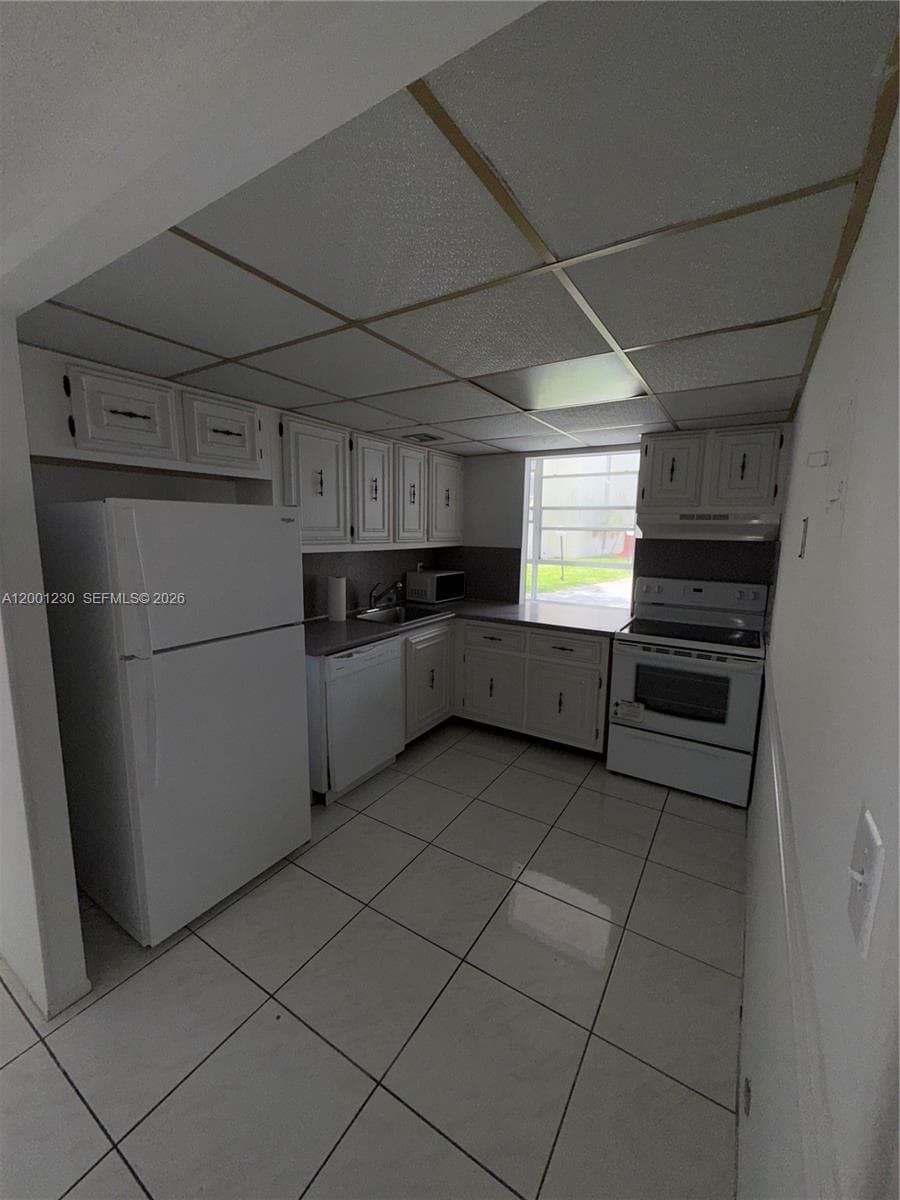 DESOTO PARK CONDO · #109 in Hallandale Beach - Photo 6