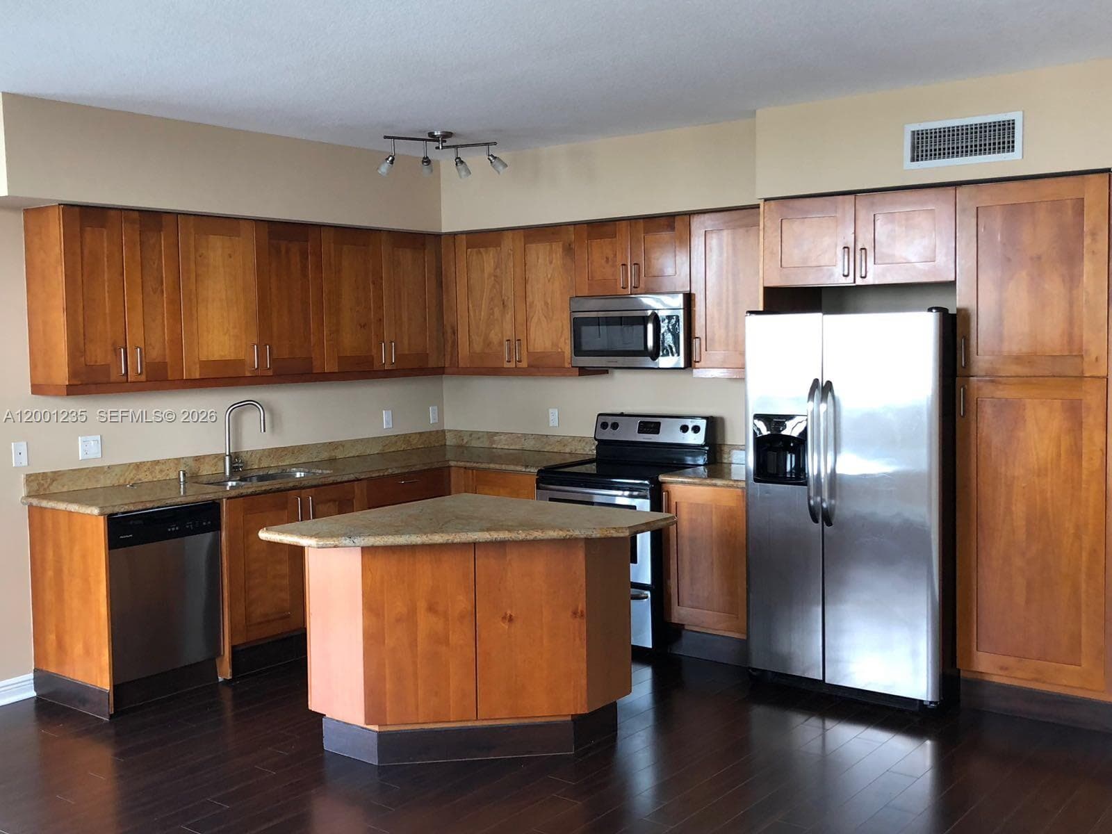 DUO CONDOMINIUM EAST · #2002E in Hallandale Beach - Photo 5