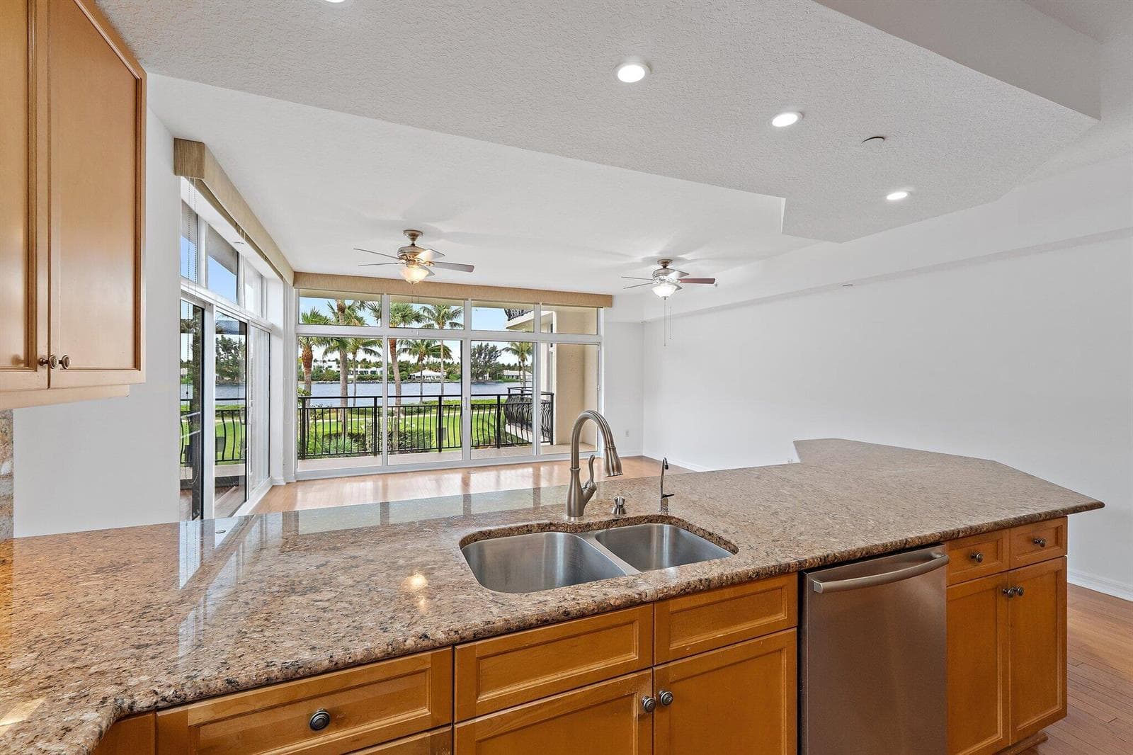 036-314InletWay-101-PalmBeachShores