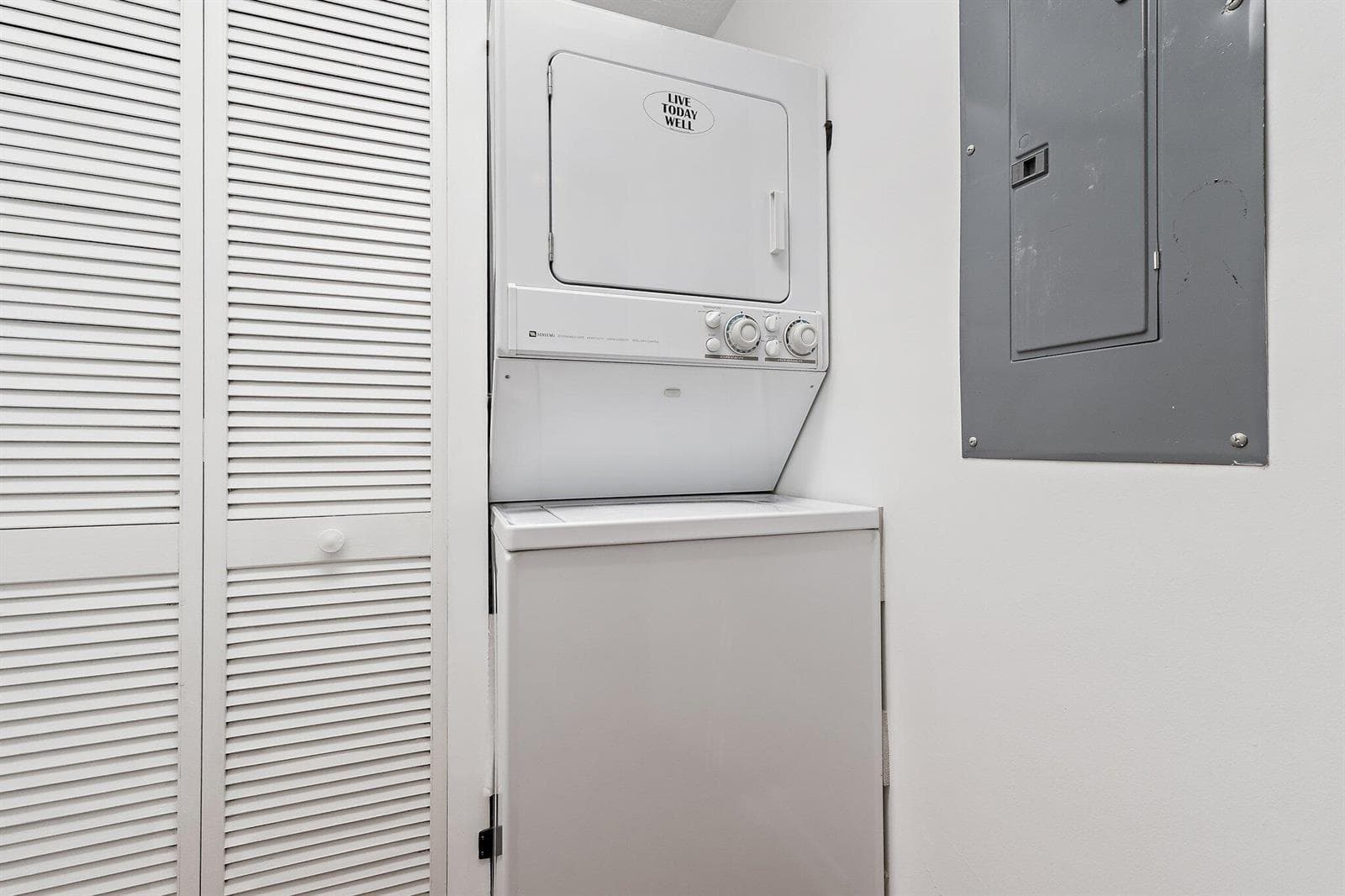 024-314InletWay-101-PalmBeachShores