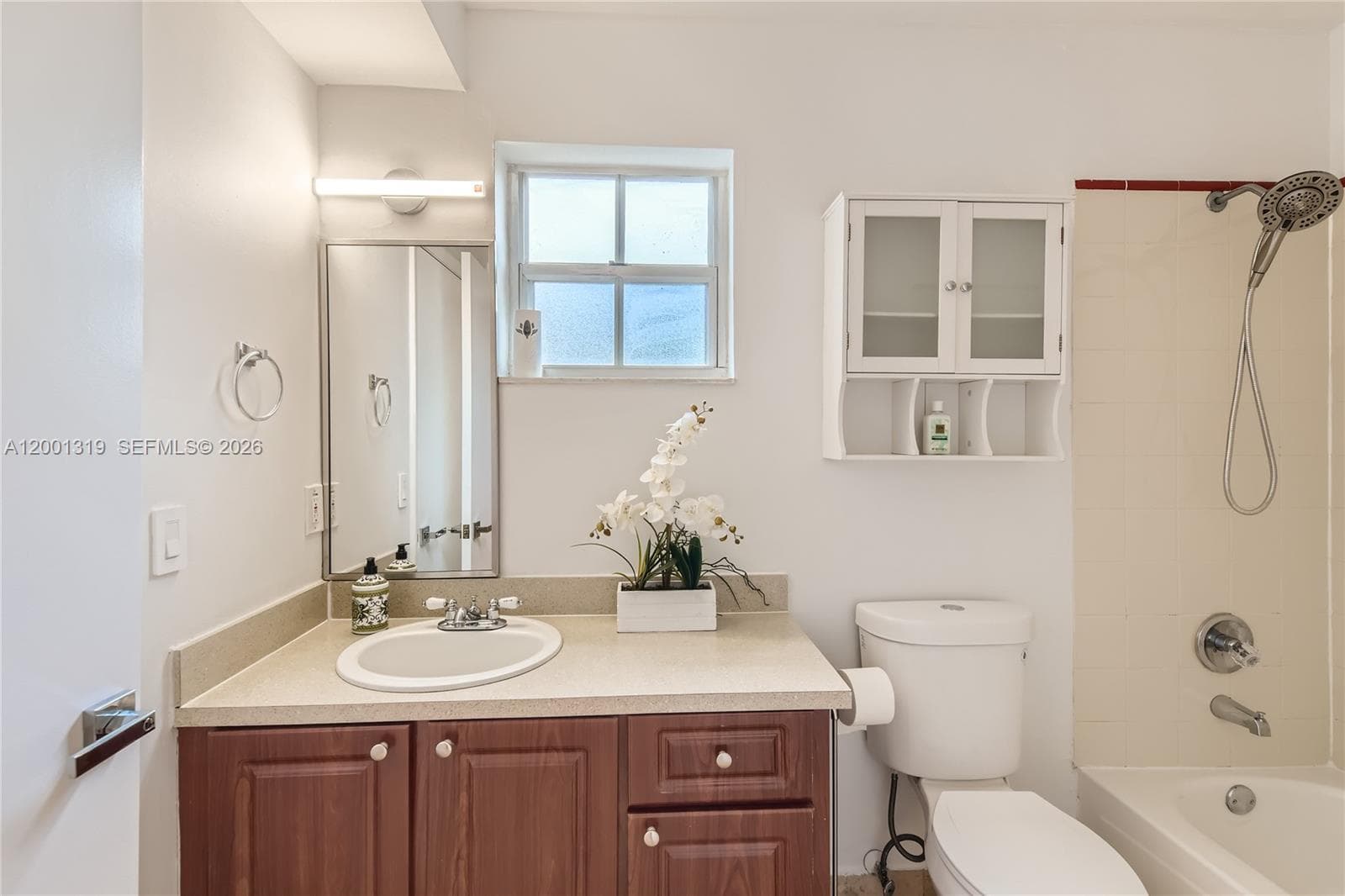 Guest bathroom (2nd bedroom's bathroom).