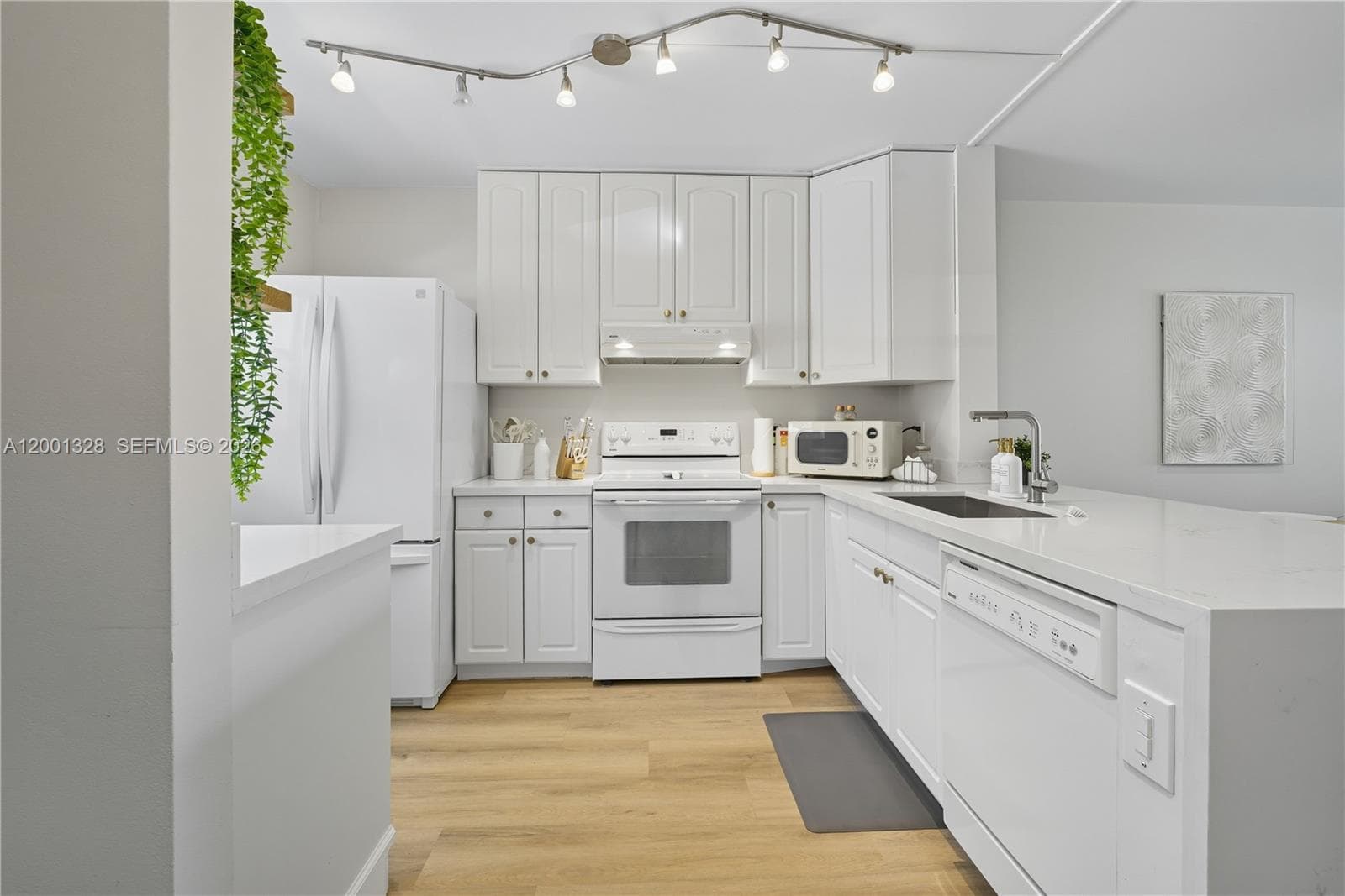 GARDENS BY THE SEA CONDO · #117 in Lauderdale By The Sea - Photo 11