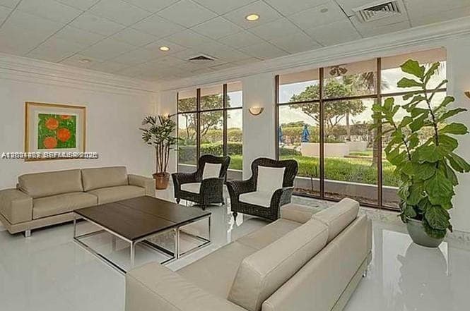 SEACOAST 5700 · #4N in Miami Beach - Photo 2
