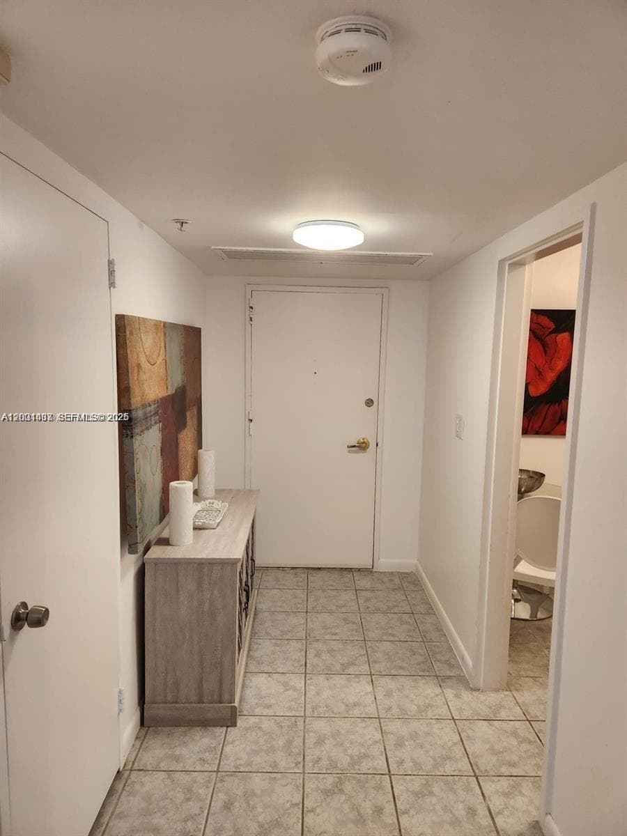 SEACOAST 5700 · #4N in Miami Beach - Photo 13