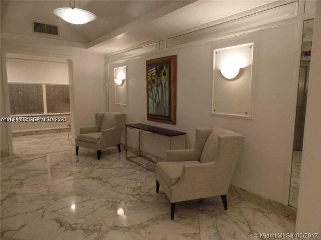 SEACOAST 5700 · #4N in Miami Beach - Photo 26