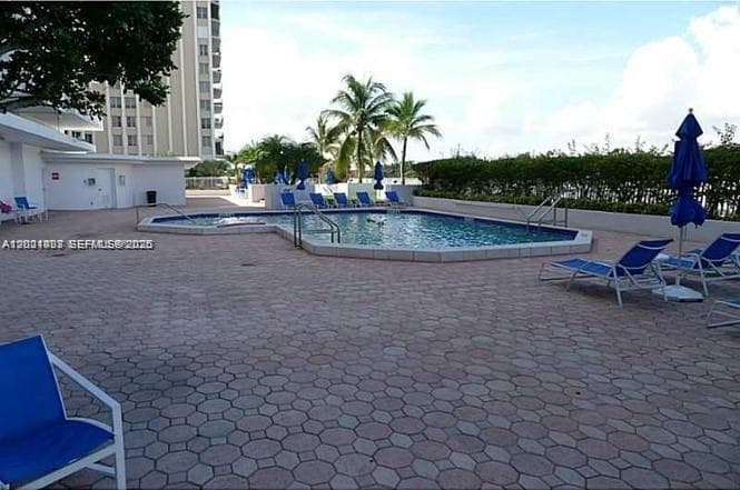 SEACOAST 5700 · #4N in Miami Beach - Photo 31
