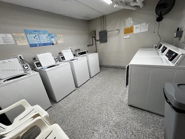 COMMUNITY LAUNDRYROOM