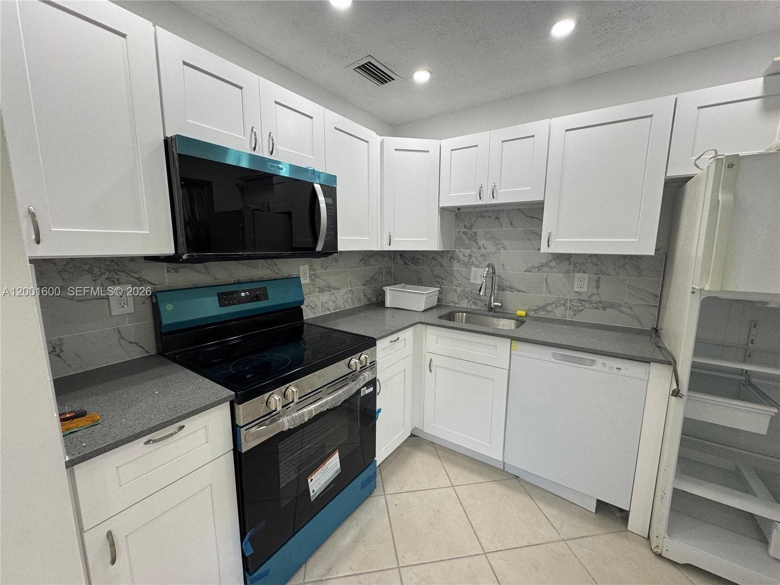 GOLDEN ISLES CONDO APTS · #115 in Hallandale Beach - Photo 5