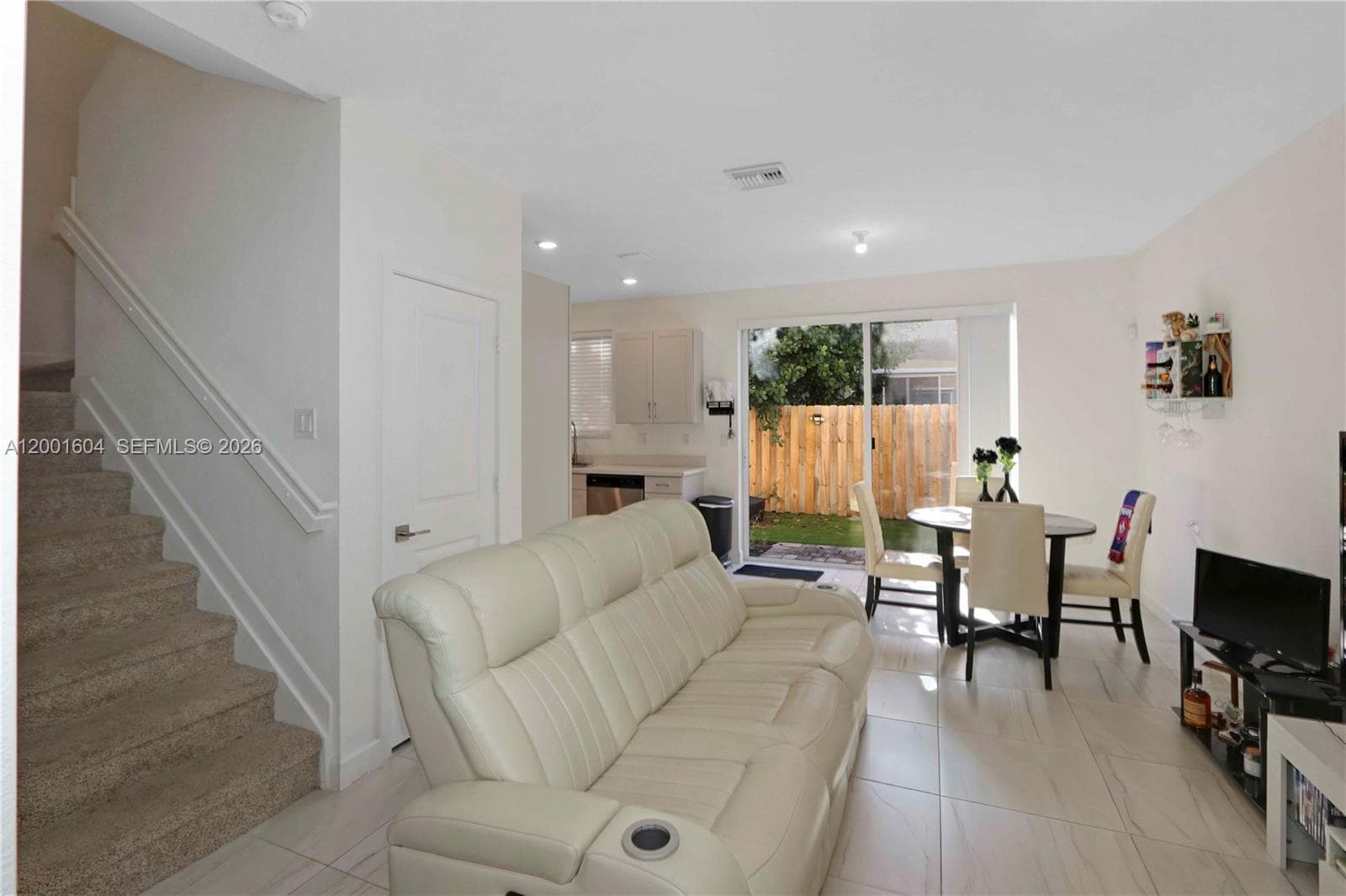 2432 SE 10th Ct #. photo 6