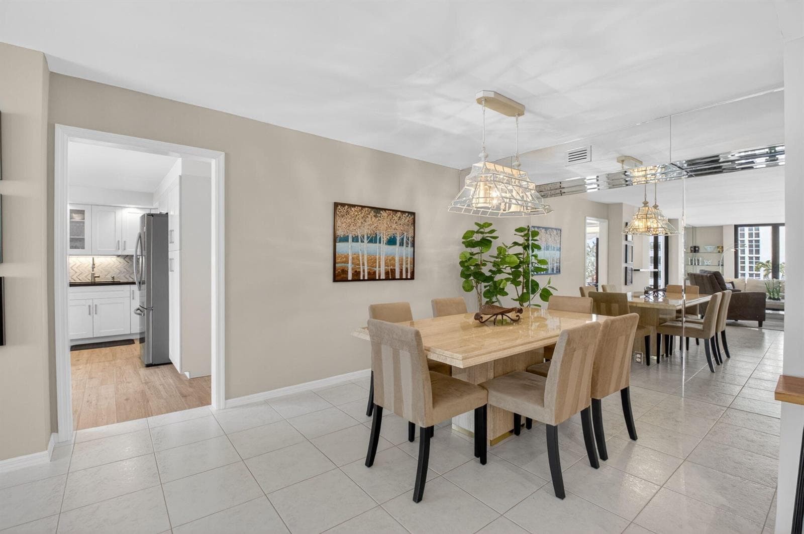 Dining Room close to the Kitchen
