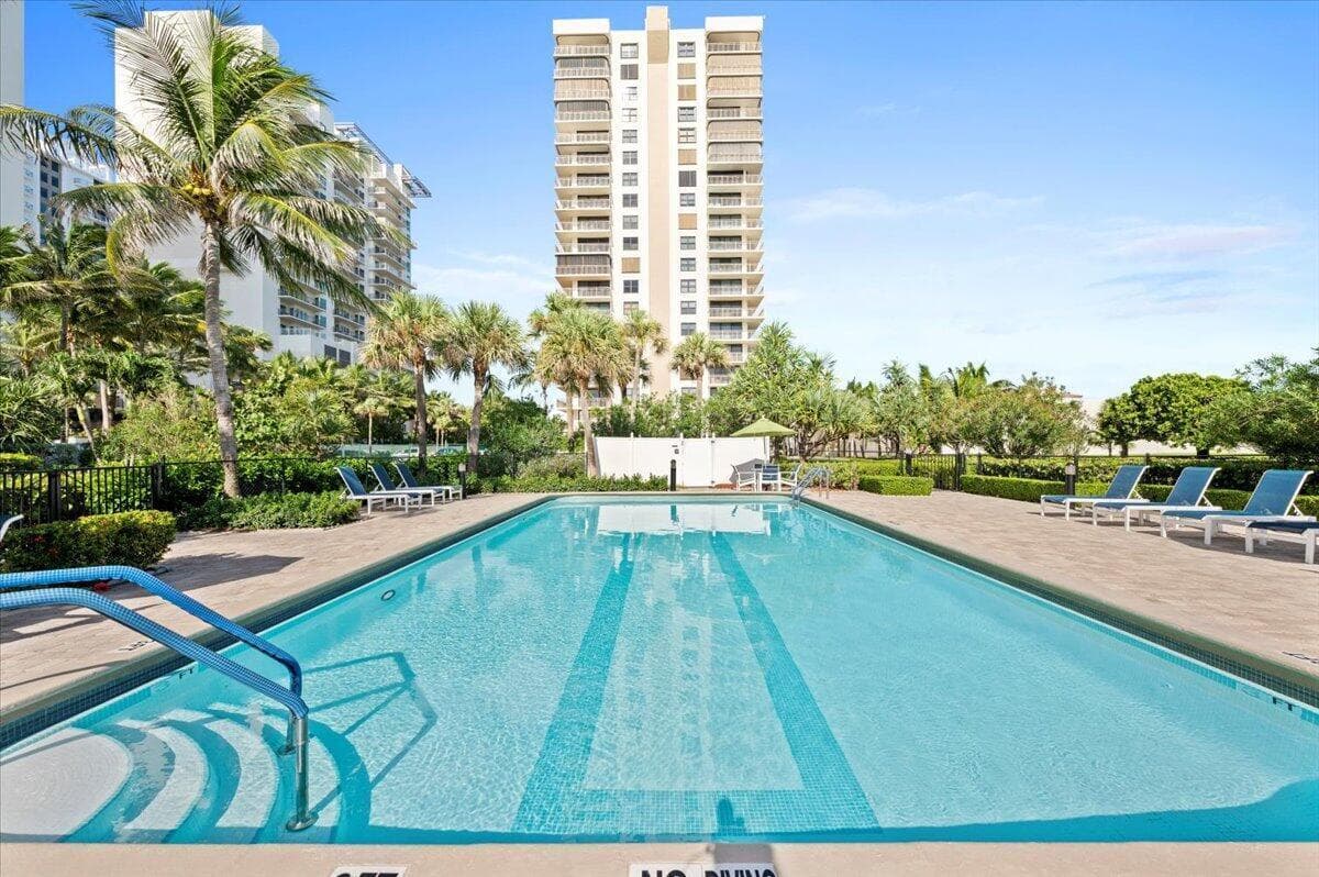 51-LUX0519