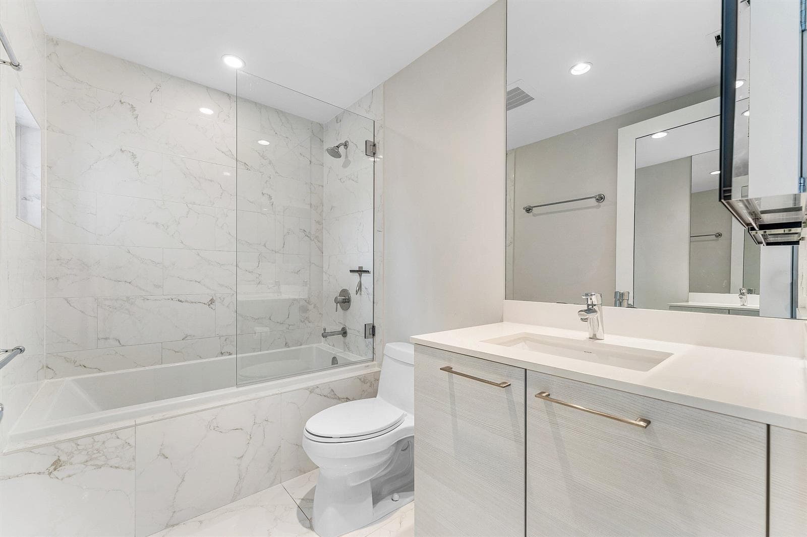 Guest Ensuite Bath