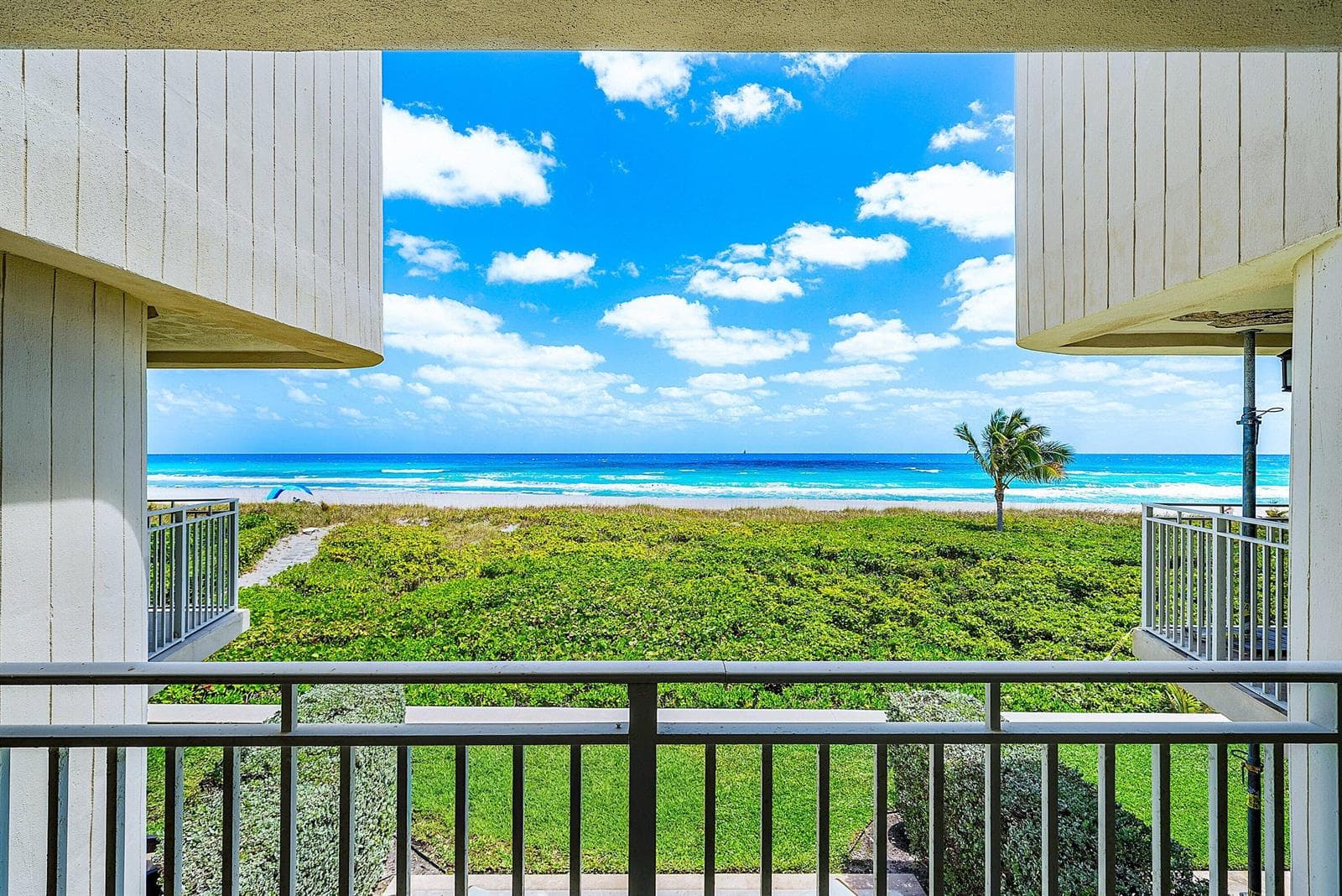 RELAX AND ENJOY THE OCEAN BREEZE
