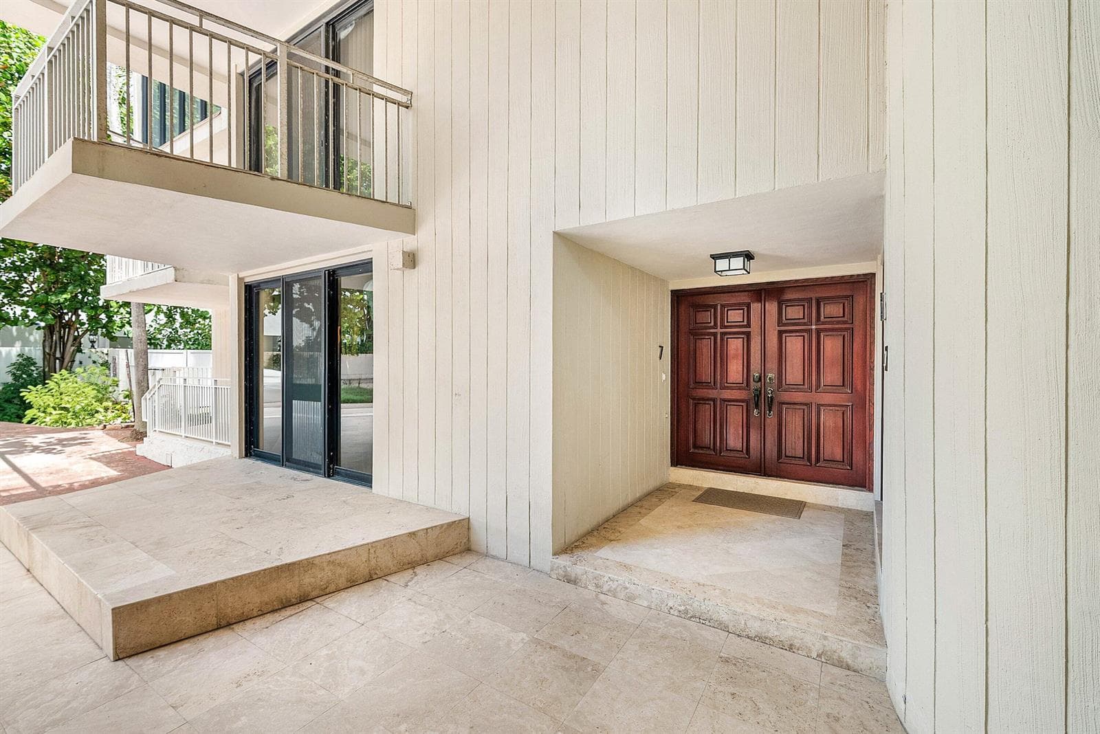 INVITING ENTRY