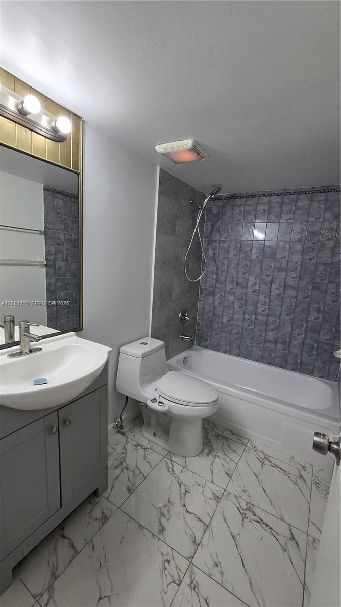 LAGO GRANDE ONE CONDO · #23-10 in Hialeah - Photo 10