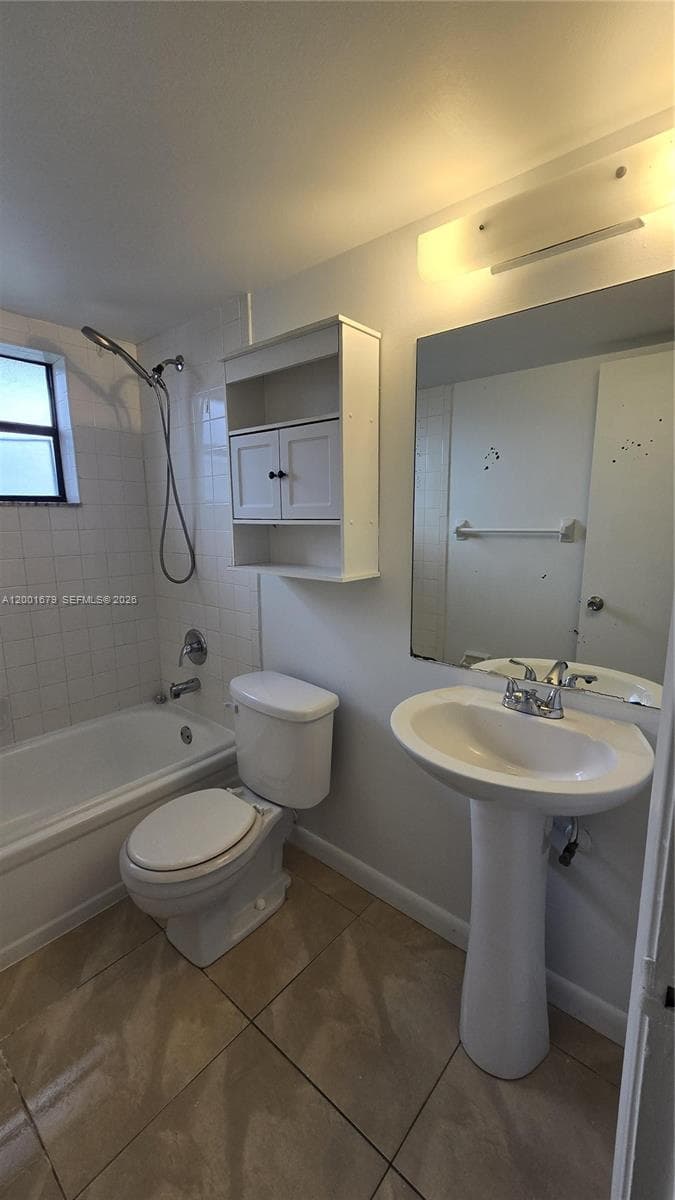 LAGO GRANDE ONE CONDO · #23-10 in Hialeah - Photo 11