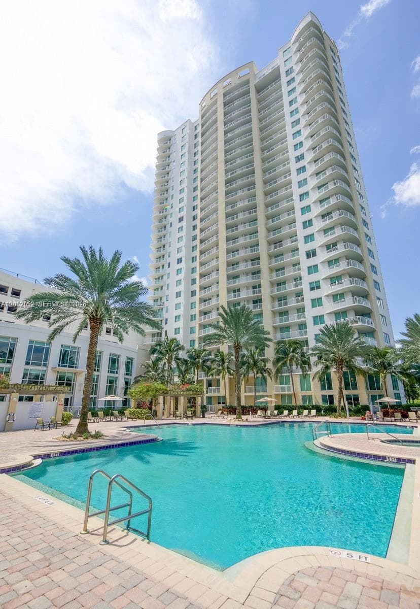 Duo West · #306W in Hallandale Beach - Photo 2