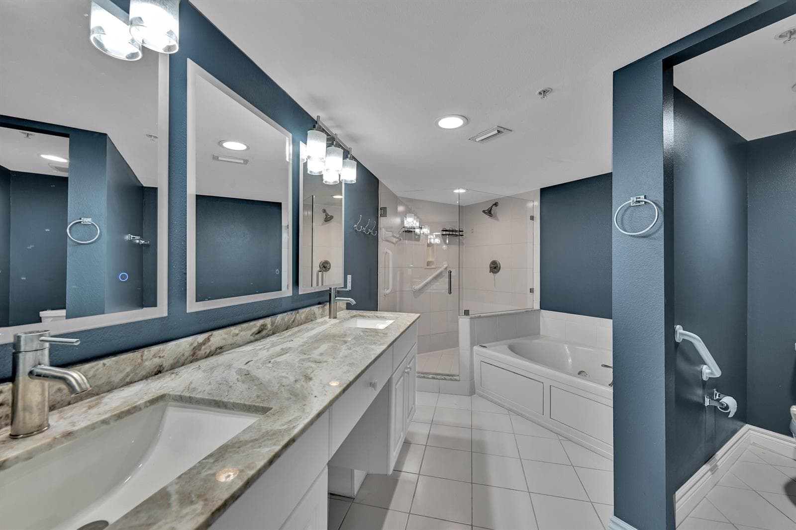 MAIN BATHROOM