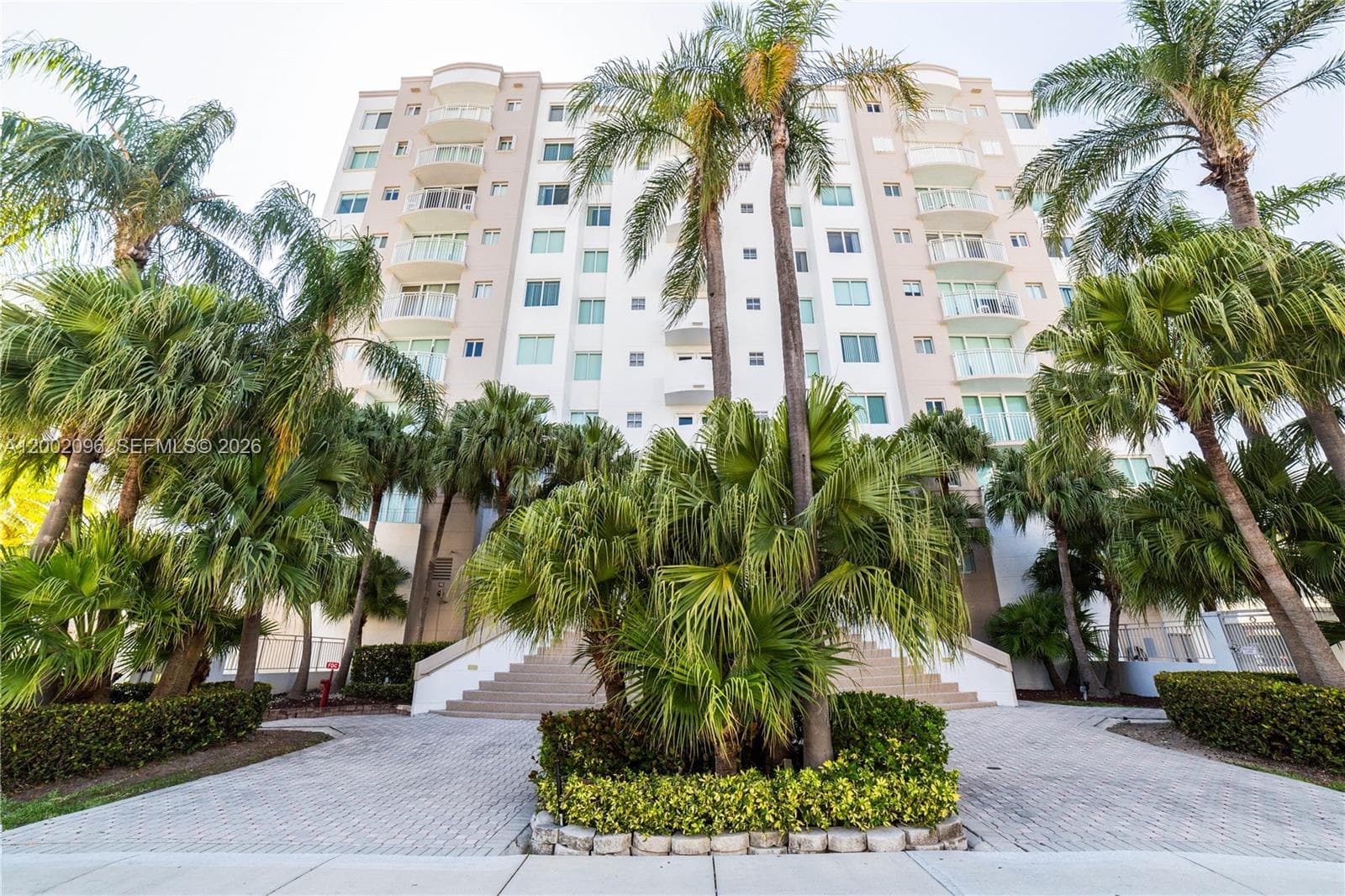 Le Montcalm Condominium · #201 in Sunny Isles Beach - Photo 3