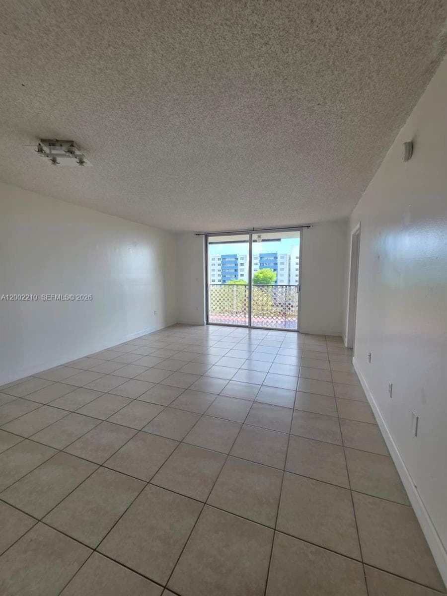 HALF MOON TOWERS CONDO · #602 in Miami - Photo 2