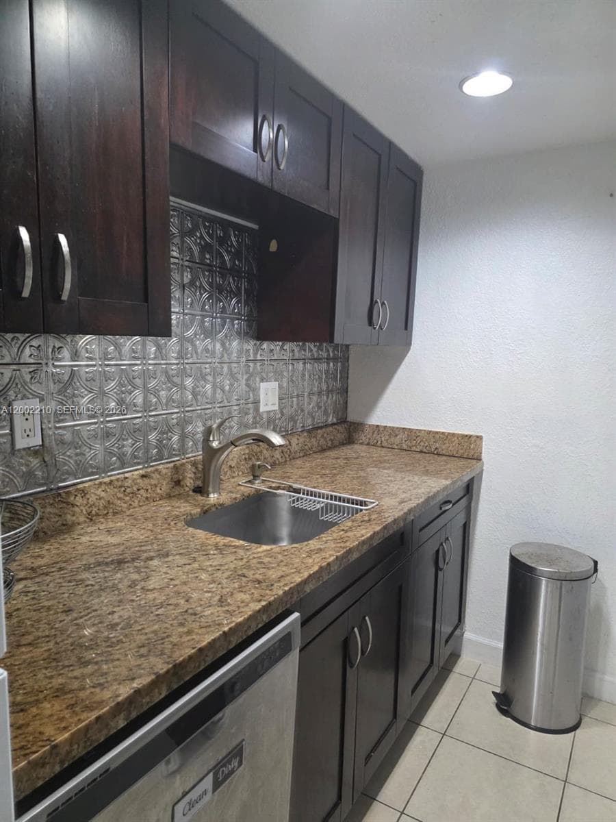 HALF MOON TOWERS CONDO · #602 in Miami - Photo 5