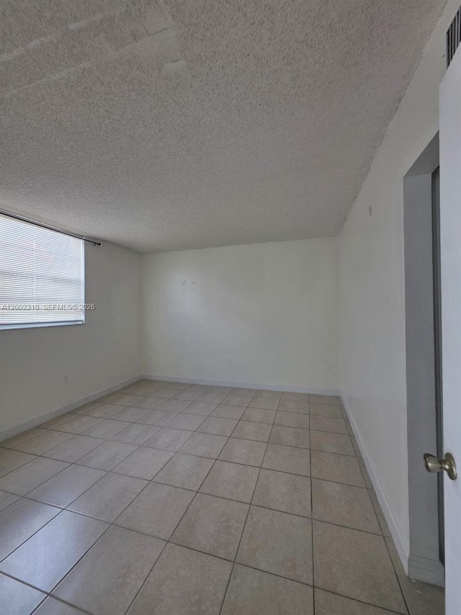 HALF MOON TOWERS CONDO · #602 in Miami - Photo 8
