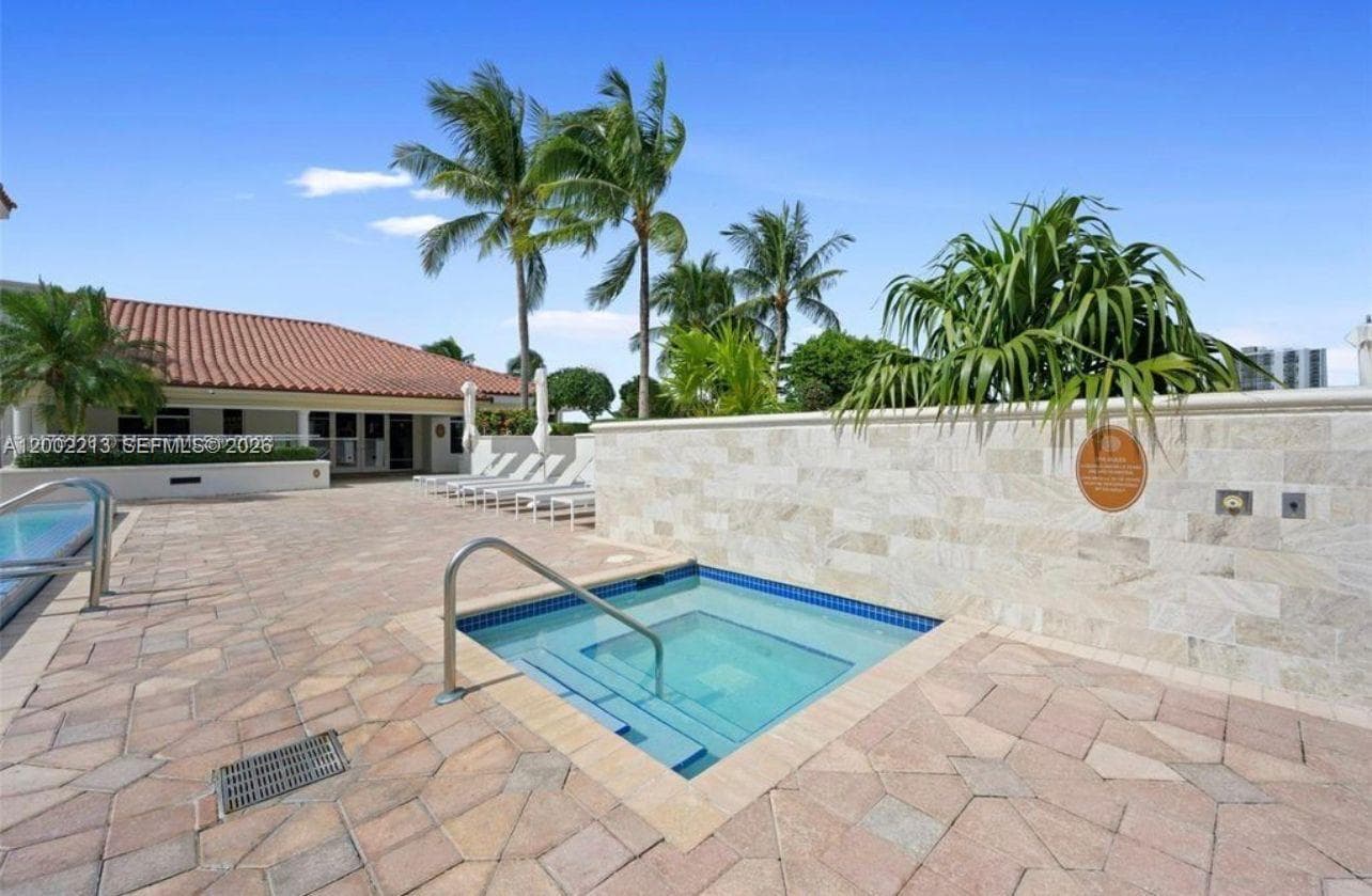 TURNBERRY VILLAGE · #906 in Aventura - Photo 12